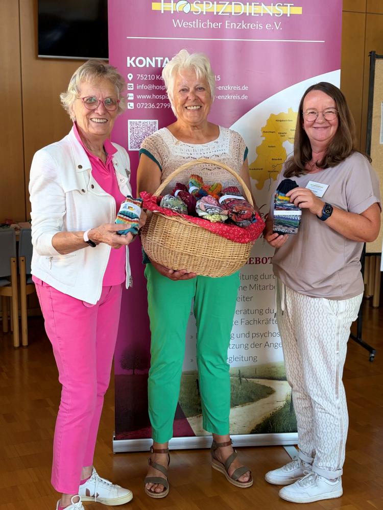 Auf dem Bild zu sehen von links: Bärbl Maushart, Marianne Sabieraj und Elke Bachteler  Bild und Text stammen vom Ambulanten Hospizdienst.   