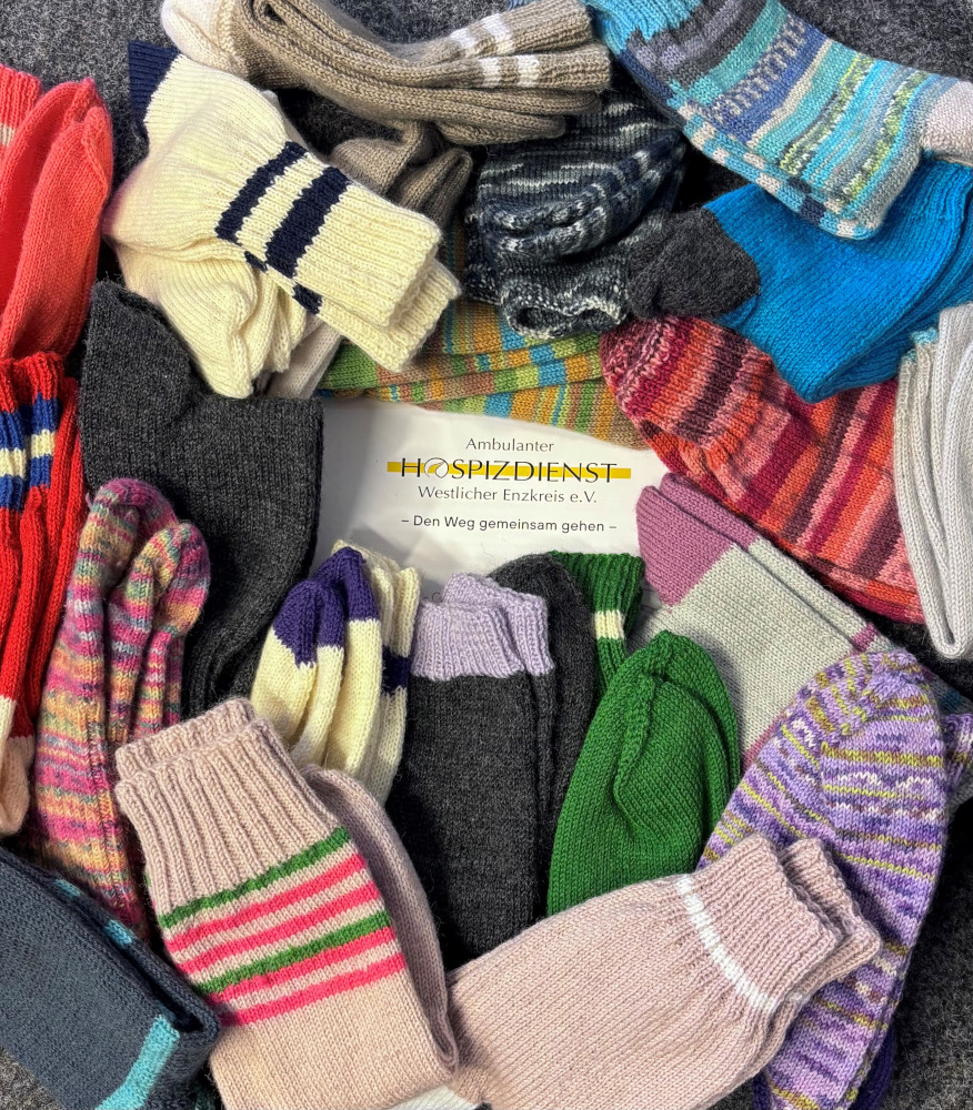 Socken über Socken! Bild: Ambulanter Hospizdienst Westlicher Enzkreis e.V.